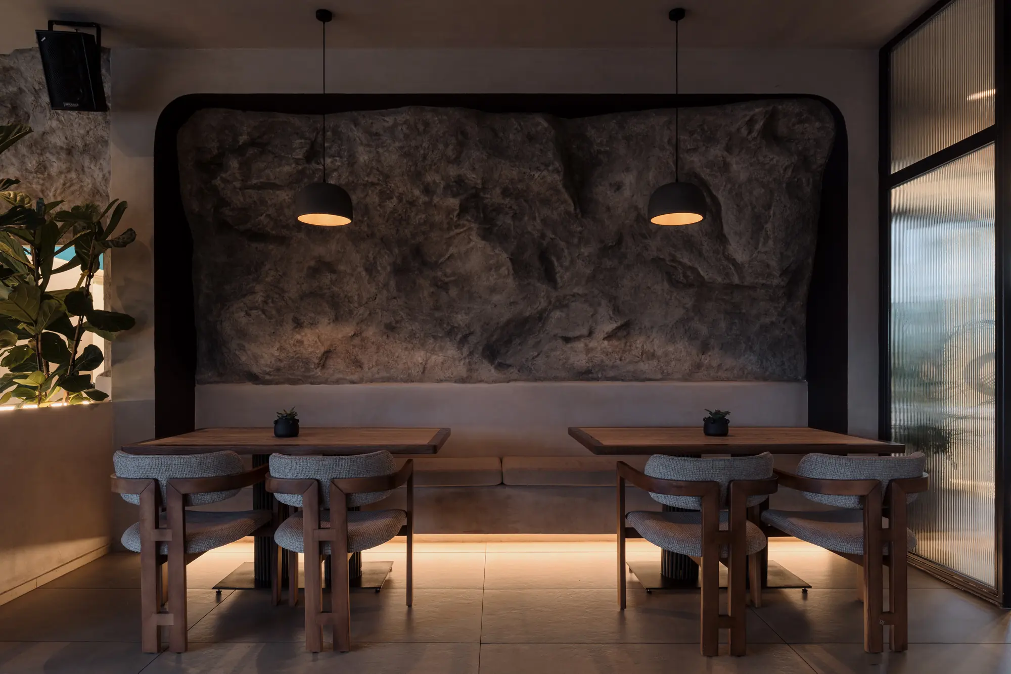 La Luna, textured finish with concealed lighting, at night