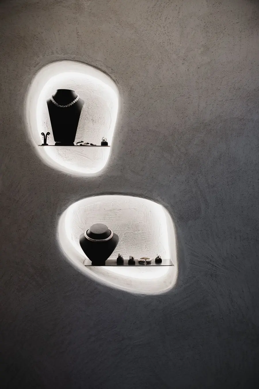 Lau: Lit niches in a grey surface