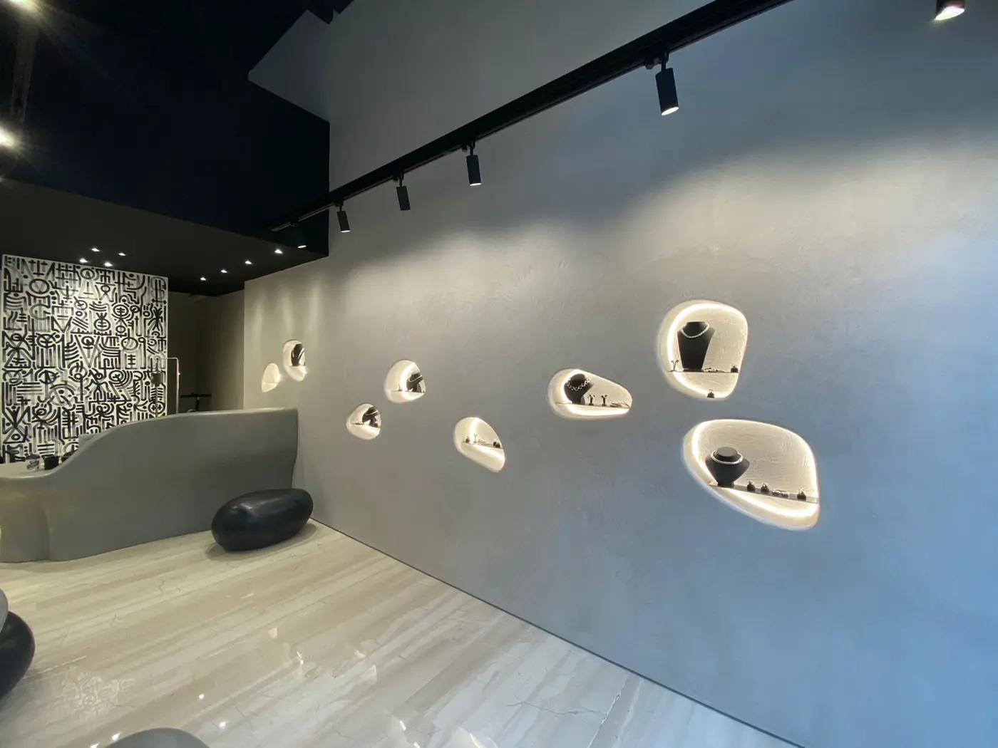 Lau: Wall with lit niches for jewellery