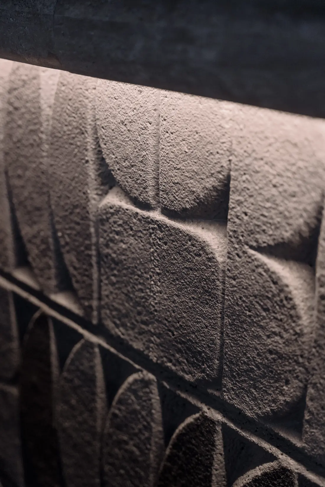 La Luna, detail of a textured surface